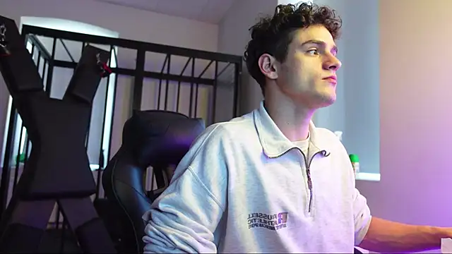 Snapshot of Brad_Holloway chatting on 19, 10, 2025 Brad Holloway online show from 19, 10, 2025