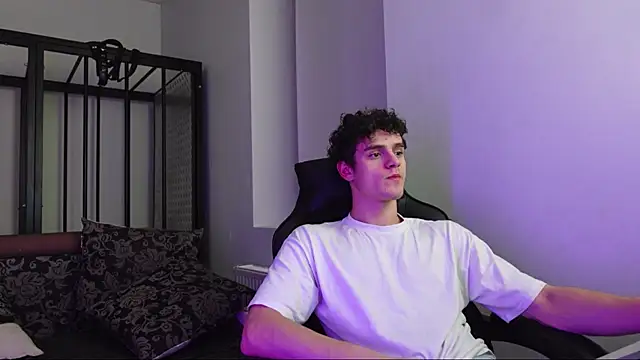 Snapshot of Brad_Holloway chatting on 13, 11, 2025 Brad Holloway online show from 13, 11, 2025