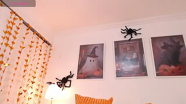 Snapshot of Valen_ross_ chatting on 10, 10, 2025 Valen ross online show from 10, 10, 2025