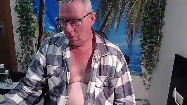 Snapshot of JamesBauer chatting on 30, 11, 2025 JamesBauer online show from 30, 11, 2025