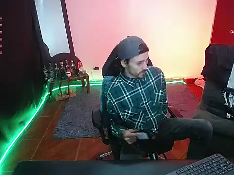 Snapshot of Aaron_malikk chatting on 31, 10, 2025 Aaron malikk online show from 31, 10, 2025