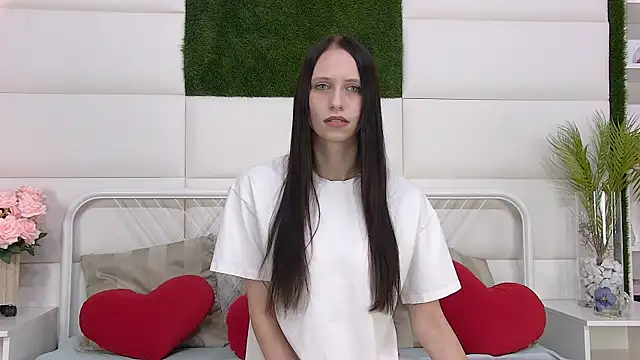 Snapshot of TaraHarris chatting on 9, 10, 2025 TaraHarris online show from 9, 10, 2025