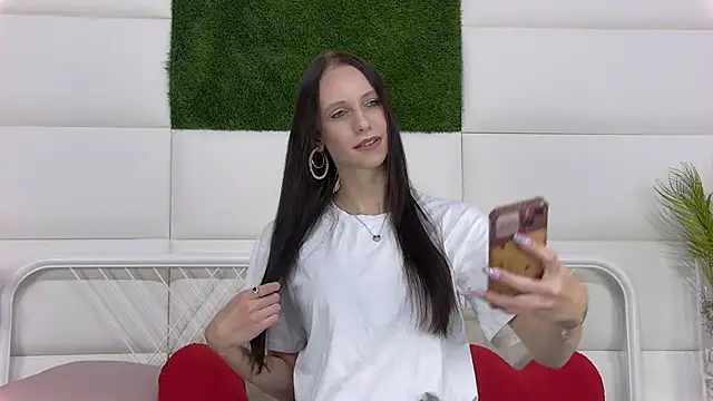 Snapshot of TaraHarris chatting on 19, 10, 2025 TaraHarris online show from 19, 10, 2025