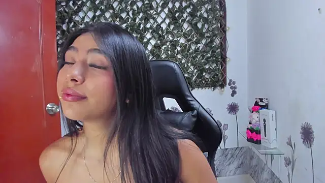 Sarahbrowm  online show from 9, 11, 2025