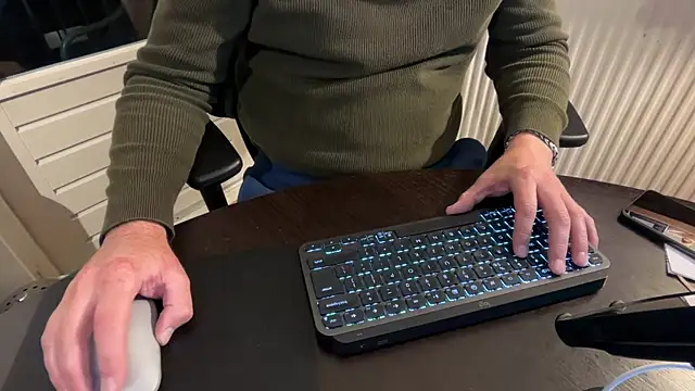 Snapshot of MaxiDimi chatting on 30, 10, 2025 MaxiDimi online show from 30, 10, 2025