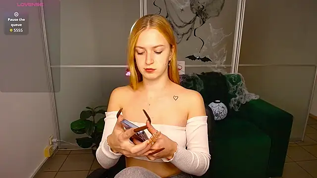 MirandaMayers online show from 30, 10, 2025