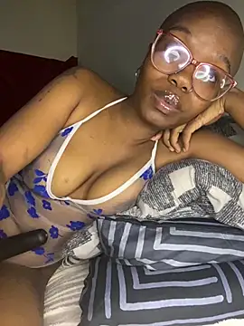 Snapshot of YummyMelanin117 chatting on 21, 10, 2025 YummyMelanin117 online show from 21, 10, 2025