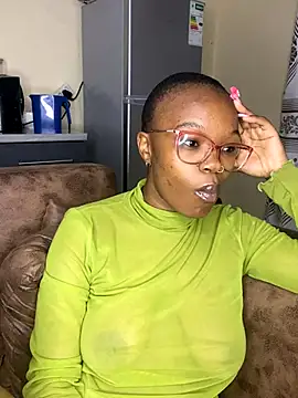 Snapshot of YummyMelanin117 chatting on 6, 11, 2025 YummyMelanin117 online show from 6, 11, 2025