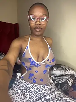 Snapshot of YummyMelanin117 chatting on 10, 11, 2025 YummyMelanin117 online show from 10, 11, 2025