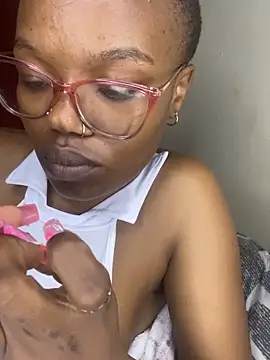 Snapshot of YummyMelanin117 chatting on 11, 11, 2025 YummyMelanin117 online show from 11, 11, 2025