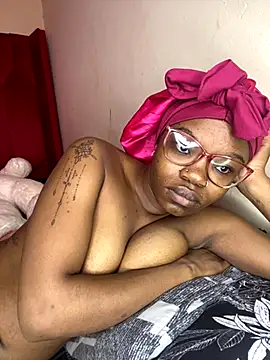 Snapshot of YummyMelanin117 chatting on 17, 11, 2025 YummyMelanin117 online show from 17, 11, 2025