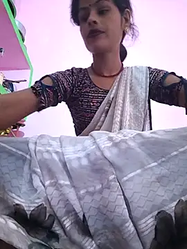 Snapshot of Eshna_Dabral chatting on 9, 10, 2025 Eshna Dabral online show from 9, 10, 2025