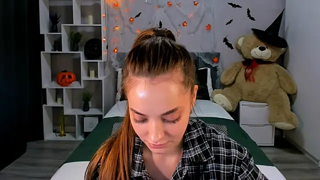 MelanieAlves online show from 13, 10, 2025