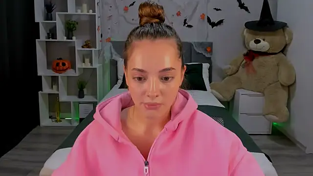 MelanieAlves online show from 20, 10, 2025