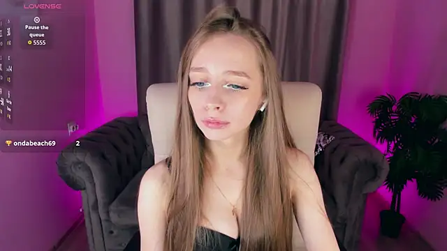 Amy Waynee online show from 8, 10, 2025