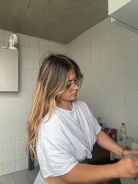 emma  bell  online show from 4, 12, 2025