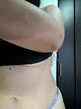 Snapshot of Yuli_Mars chatting on 2, 10, 2025 Yuli Mars online show from 2, 10, 2025