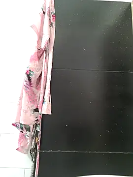 Snapshot of Yuli_Mars chatting on 31, 10, 2025 Yuli Mars online show from 31, 10, 2025