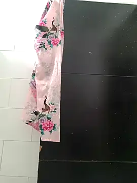 Snapshot of Yuli_Mars chatting on 8, 11, 2025 Yuli Mars online show from 8, 11, 2025