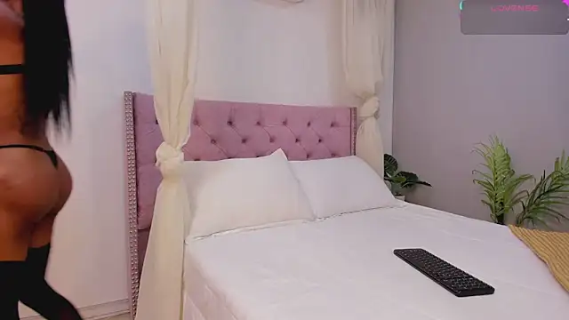 Snapshot of MelanieMiller_ chatting on 11, 11, 2025 MelanieMiller online show from 11, 11, 2025