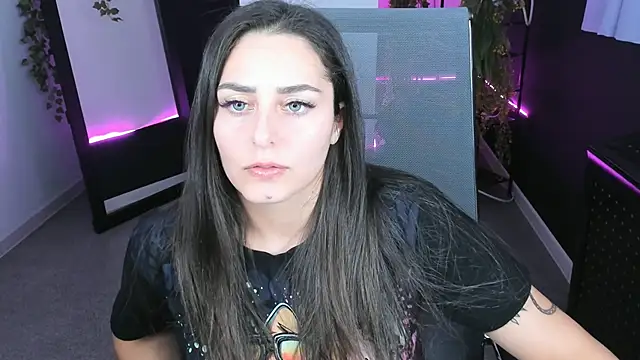 Snapshot of ValeriiMills chatting on 21, 10, 2025 ValeriiMills online show from 21, 10, 2025