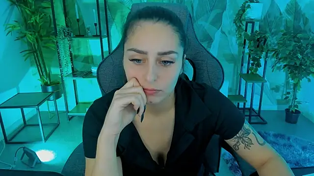 Snapshot of ValeriiMills chatting on 3, 11, 2025 ValeriiMills online show from 3, 11, 2025