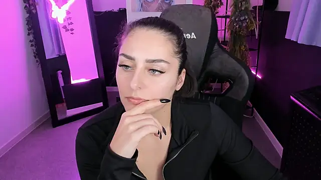 Snapshot of ValeriiMills chatting on 8, 11, 2025 ValeriiMills online show from 8, 11, 2025