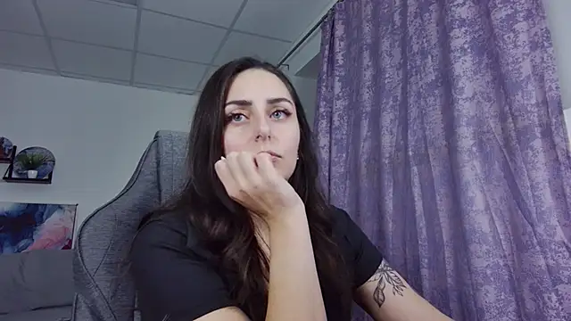 Snapshot of ValeriiMills chatting on 24, 11, 2025 ValeriiMills online show from 24, 11, 2025