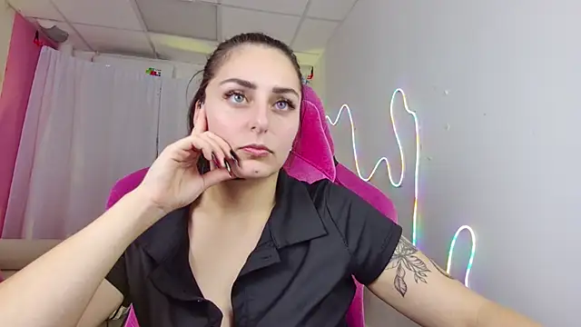 Snapshot of ValeriiMills chatting on 25, 11, 2025 ValeriiMills online show from 25, 11, 2025