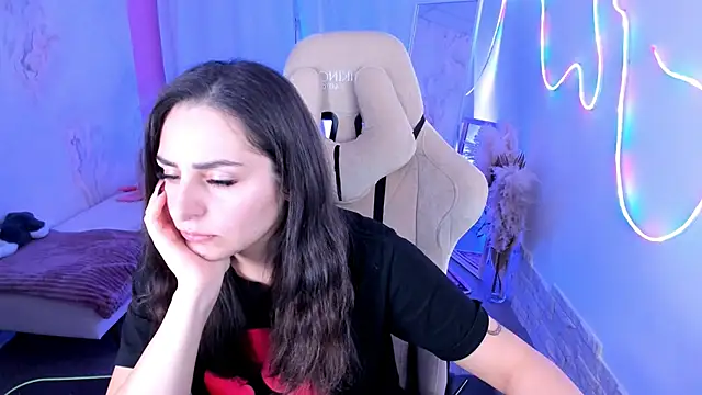 Snapshot of ValeriiMills chatting on 4, 12, 2025 ValeriiMills online show from 4, 12, 2025