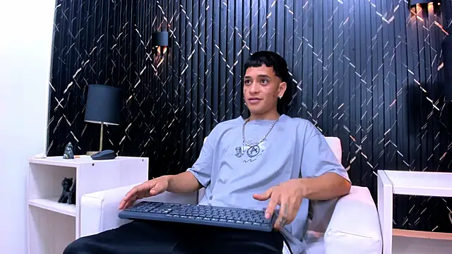 Snapshot of Matt_Ruso chatting on 21, 11, 2025 Matt Ruso online show from 21, 11, 2025