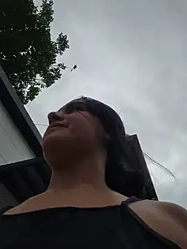 Rosa Warreen  online show from 16, 10, 2025