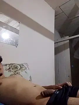 Snapshot of Omoraia chatting on 15, 9, 2025 Omoraia online show from 15, 9, 2025