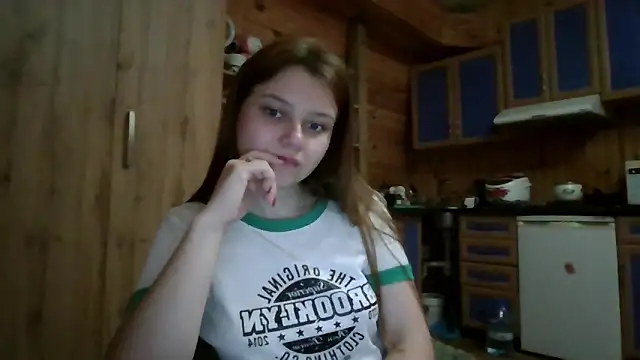 Snapshot of Little_shygirl chatting on 19, 9, 2025 Little shygirl online show from 19, 9, 2025