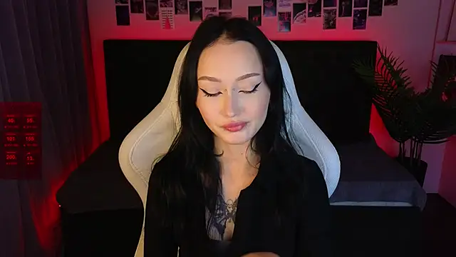  holly berry  online show from 13, 9, 2025