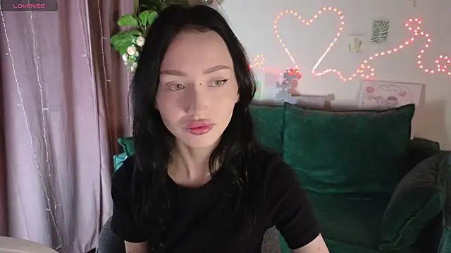  holly berry  online show from 5, 10, 2025
