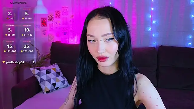  holly berry  online show from 10, 10, 2025