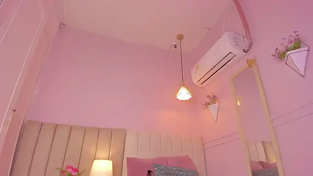  lucia 18 online show from 5, 11, 2025