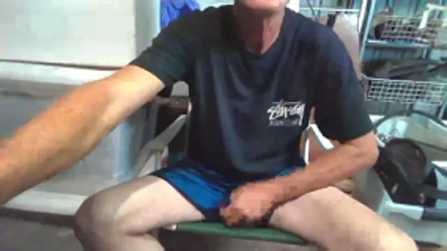 Snapshot of Lovyourpuss chatting on 17, 12, 2025 Lovyourpuss online show from 17, 12, 2025