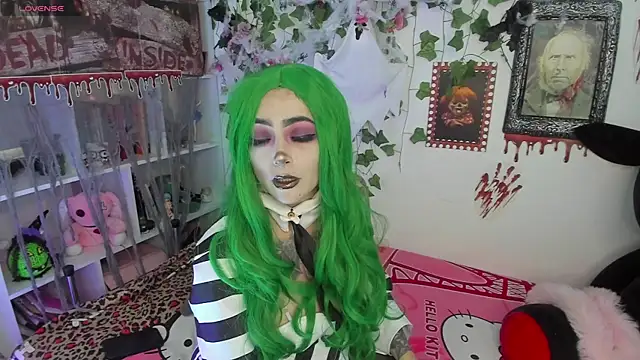 sarahminage  online show from 30, 10, 2025