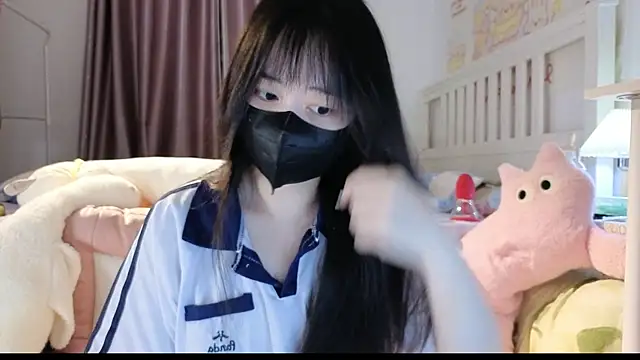 love-uiui online show from 10, 10, 2025