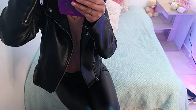 Snapshot of renataj chatting on 3, 11, 2025 renataj online show from 3, 11, 2025