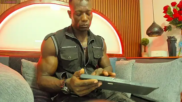 Snapshot of MarcusBlack_ chatting on 5, 11, 2025 MarcusBlack online show from 5, 11, 2025