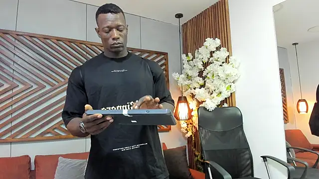 Snapshot of MarcusBlack_ chatting on 8, 11, 2025 MarcusBlack online show from 8, 11, 2025