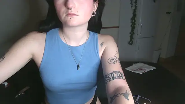 Violett3333 online show from 2, 12, 2025