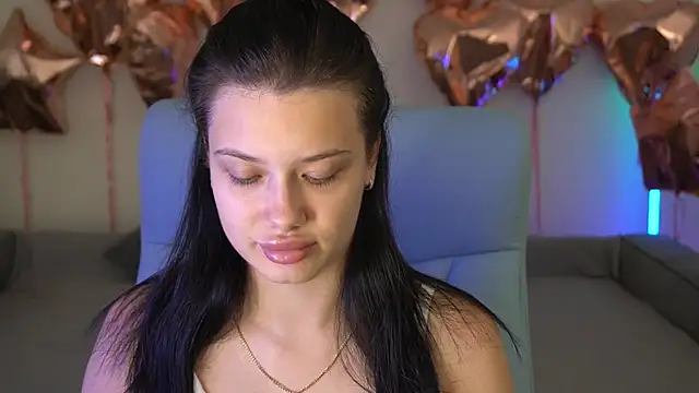 Snapshot of ReginaWine chatting on 2, 10, 2025 ReginaWine online show from 2, 10, 2025