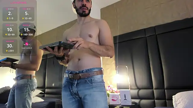 AxelThompson  online show from 4, 11, 2025