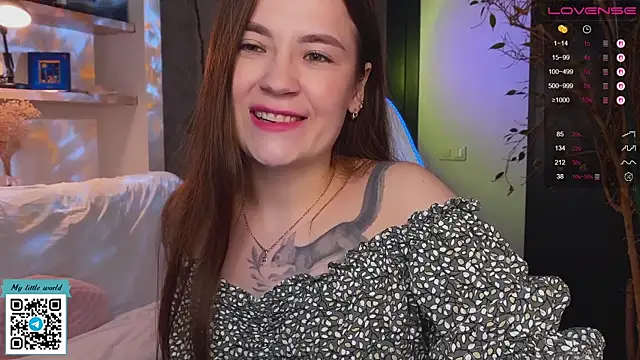 Snapshot of mia_here chatting on 21, 10, 2025 mia here online show from 21, 10, 2025