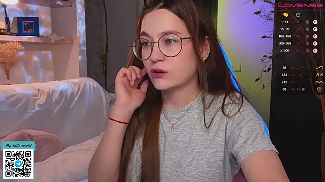 Snapshot of mia_here chatting on 24, 10, 2025 mia here online show from 24, 10, 2025