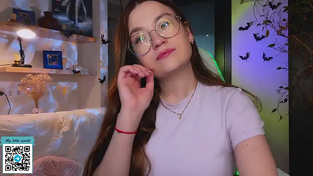 Snapshot of mia_here chatting on 25, 10, 2025 mia here online show from 25, 10, 2025